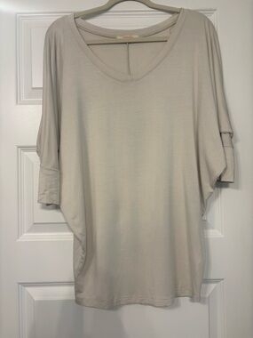 Relaxed Scoop Neck Women’s Top with Batwing Sleeves- Pomelo